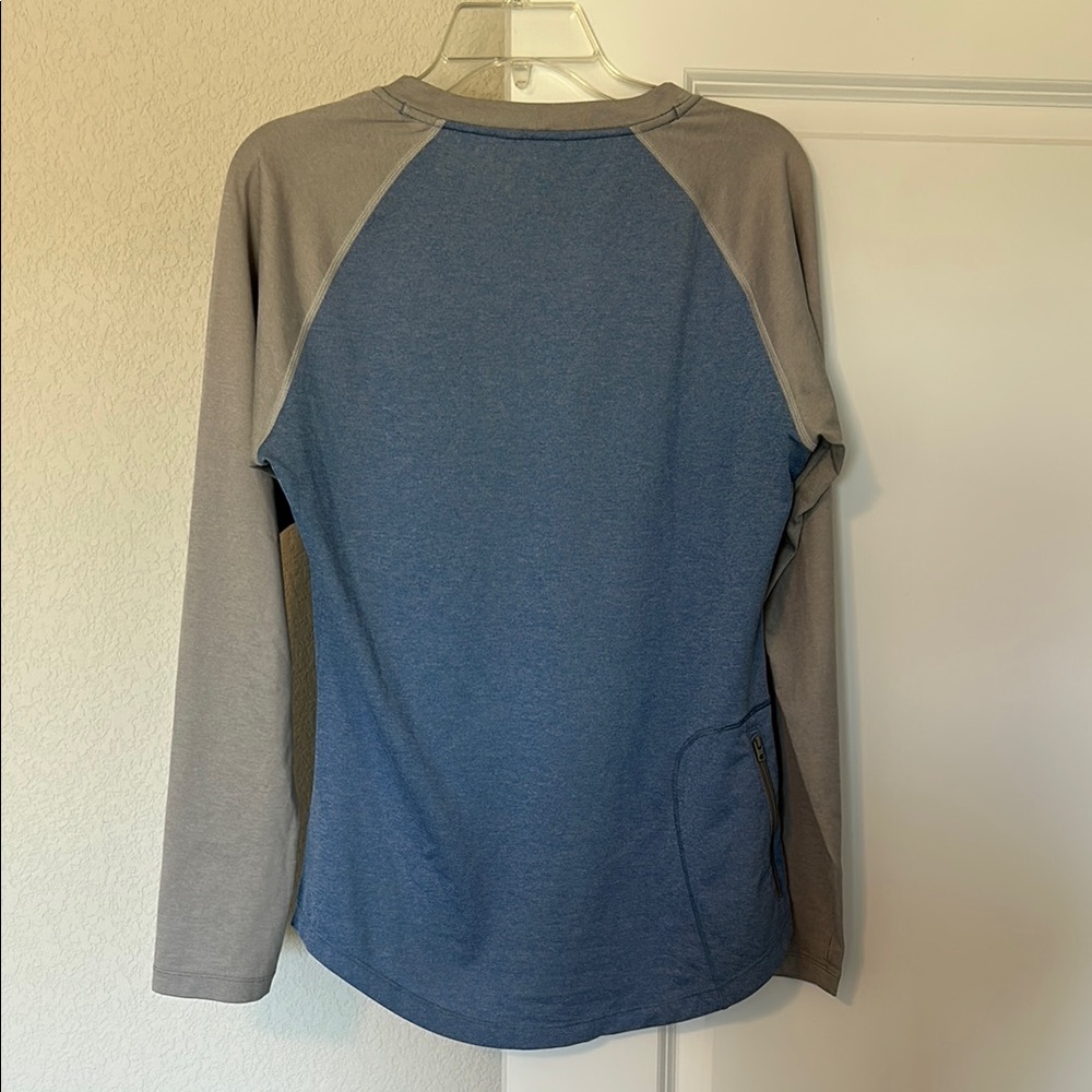 Patagonia, Women’s Blue and Gray Long Sleeve Tee, Medium - Picture 5 of 6